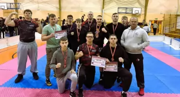 Grad medali podopiecznych UKS Fight Club! Mocny występ kickbokserów na Grand Prix Polski