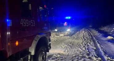 Dramatyczne poszukiwania na mrozie. Policja i OSP uratowały życie 61-latka