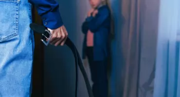 Przemoc domowa to nie „sprawa rodzinna”. To przestępstwo