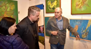 Przyroda pachnąca żywicą. Wernisaż wystawy prof. Marka Szczęsnego w Krutyni