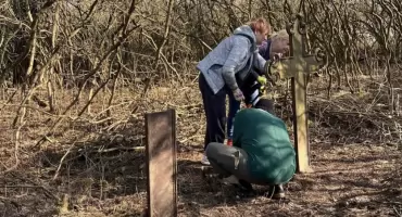 Mazurskie nekropolie pod opieką wolontariuszy. Kolejny sezon prac rozpoczęty w Tałtach