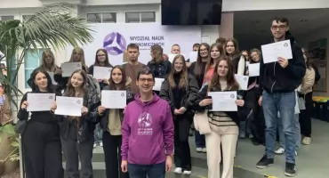 Uczniowie „Esenu” z wizytą na UWM. Warsztaty, targi edukacyjne i spotkanie z Katarzyną Dowbor