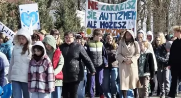 Mikołajki na niebiesko. Wspólny marsz z okazji Światowego Dnia Świadomości Autyzmu