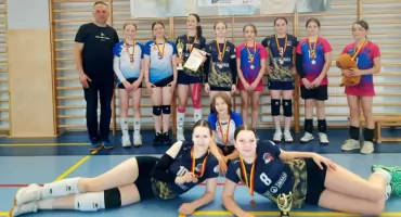 Siatkarska passa trwa! MUKS Omega Mrągowo „brązową” drużyną w województwie