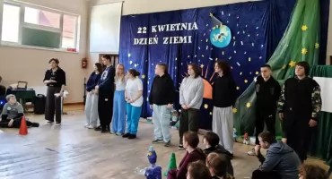 Dzień Ziemi pełen kreatywności i działania. Uczniowie z Olszewa zadbali o planetę