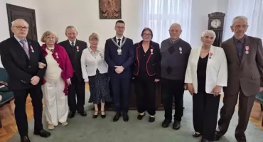 50 lat razem. Cztery pary z Mrągowa uhonorowane medalami za długoletnie pożycie małżeńskie