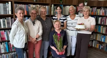 Majowe spotkanie Mikołajskiego Klubu Poezji pełne wzruszeń i radosnych urodzin