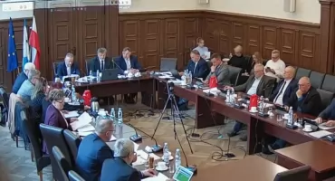 Kolejna sesja Rady Powiatu Mrągowskiego. W porządku obrad budżet, piecza zastępcza i... skarga na starostę