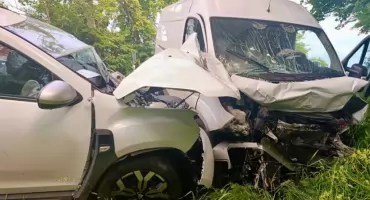 Czołowe zderzenie na DK16 pod Mikołajkami. Jedna osoba trafiła do szpitala