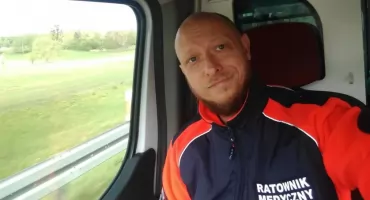 Dobry ratownik – to żywy ratownik. Rozmowa  z Tomaszem Charazińskim
