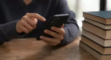 Mieszkanka powiatu sprzedawała książki w Sieci. Oszuści wyczyścili jej konto z 10 tys. zł