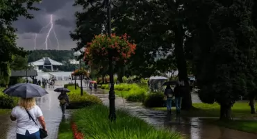 Uwaga na burze, ulewny deszcz i silny wiatr