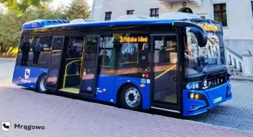 Wszystkich Świętych w Mrągowie. Bezpłatne autobusy na cmentarz w Polskiej Wsi. Sprawdź rozkład jazdy