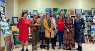 Mikołajki. Wystawa malarstwa w miejskiej bibliotece